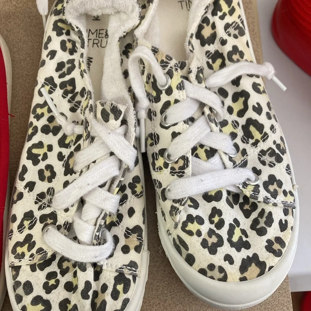 3 pair tennis shoes - Picture 4 of 10